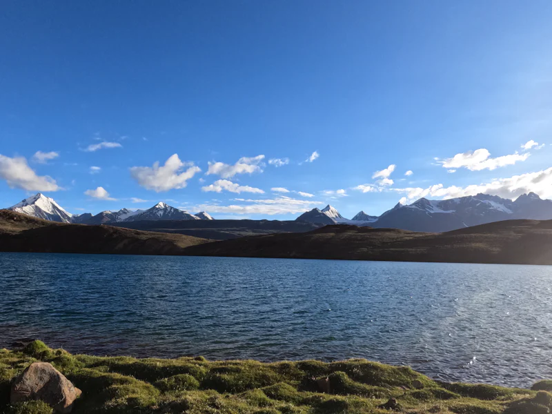 A blue lake surrounded by high mountains.